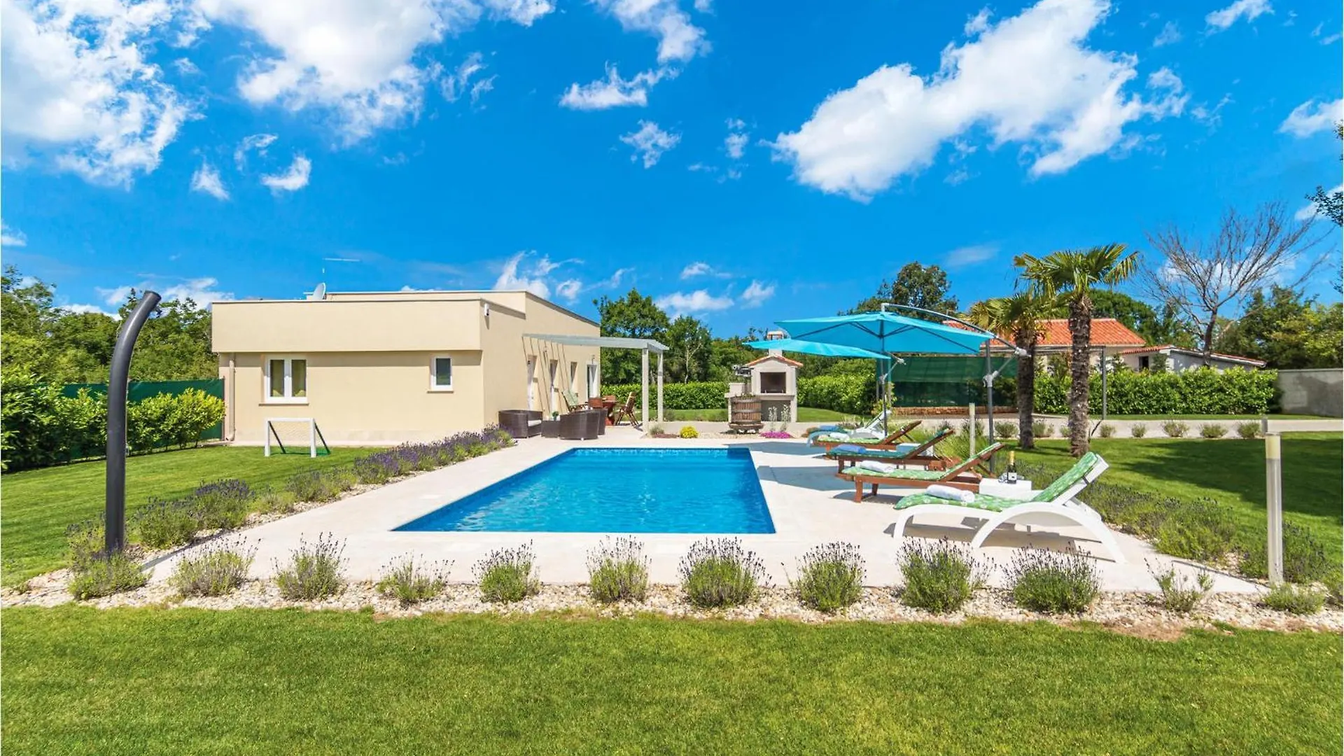 Beautiful Home In Bale With Kitchen