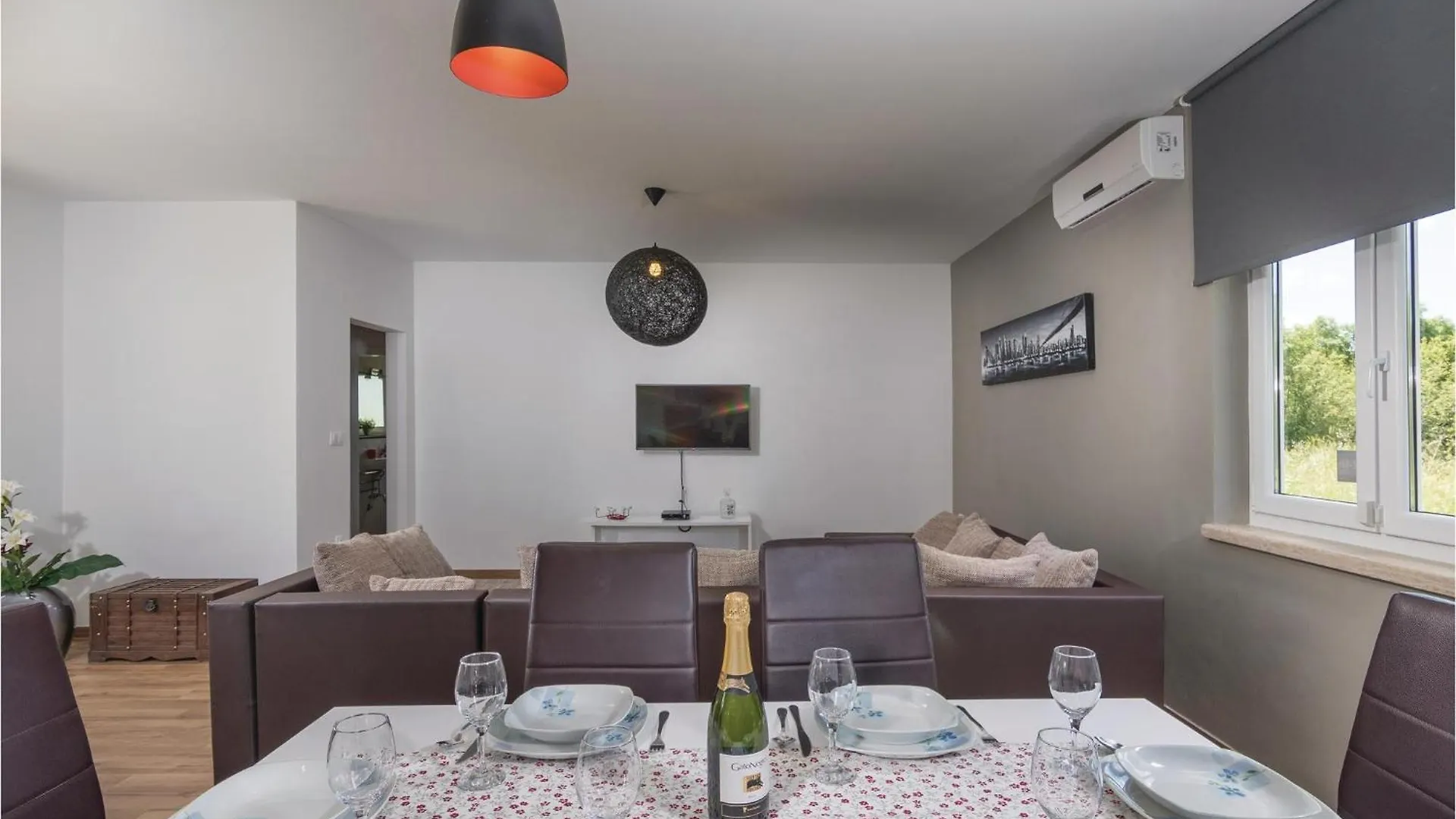 Beautiful Home In Bale With Kitchen Σπίτι διακοπών
