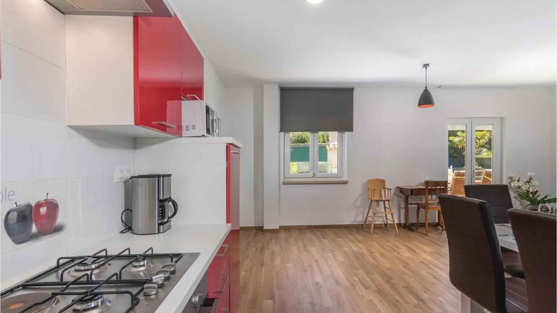 Beautiful Home In Bale With Kitchen