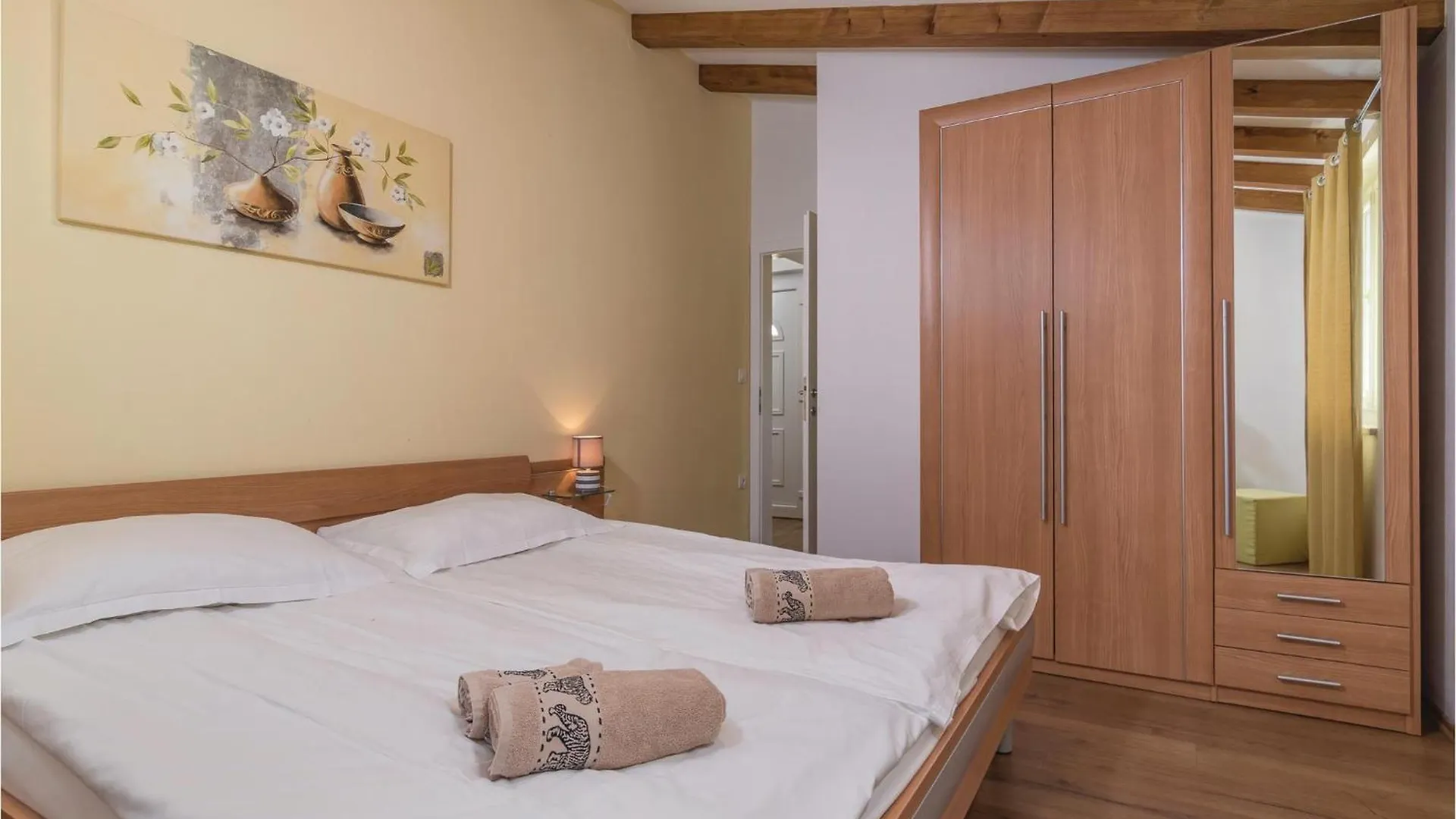 Σπίτι διακοπών Beautiful Home In Bale With Kitchen