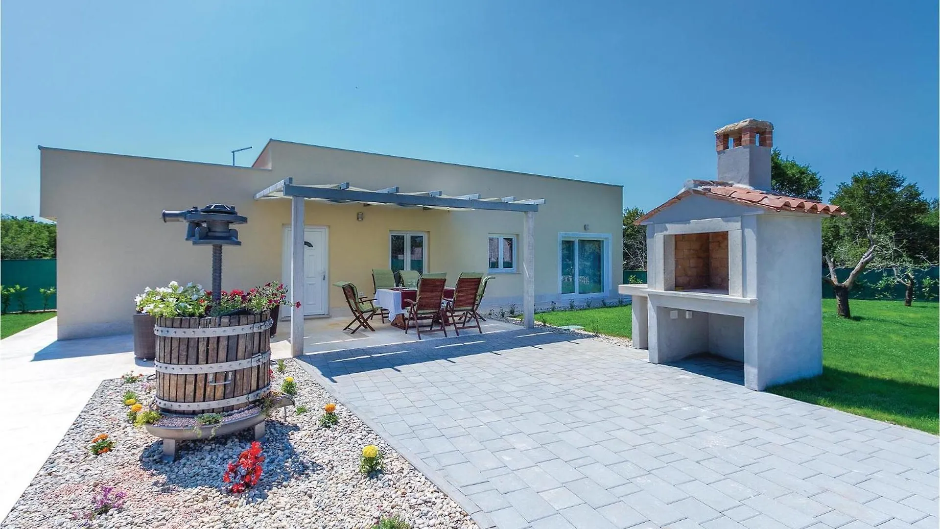 Beautiful Home In Bale With Kitchen Κροατία