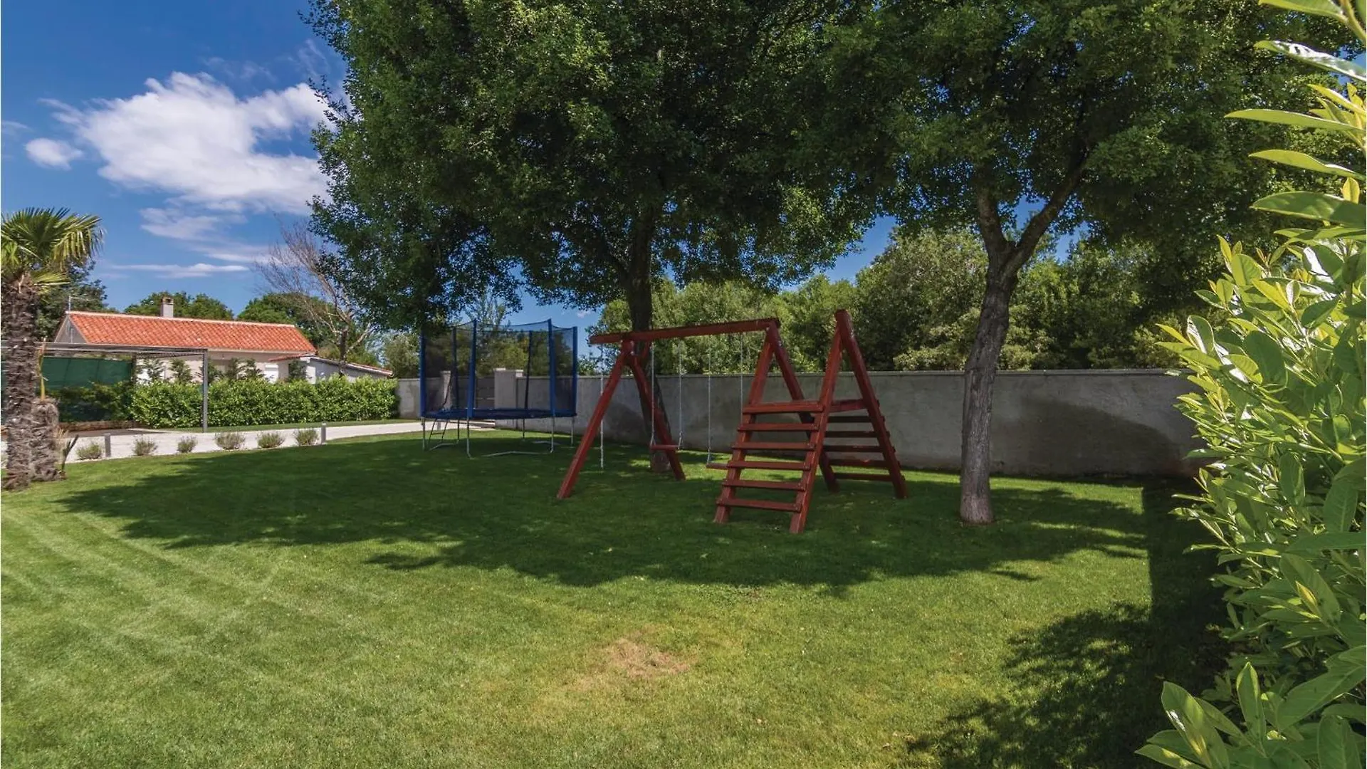 Beautiful Home In Bale With Kitchen 0*,