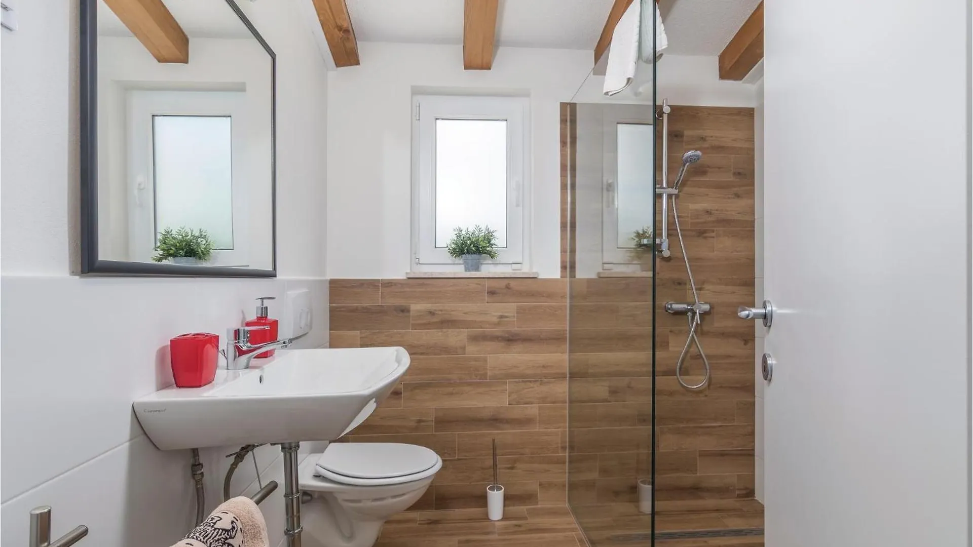 Beautiful Home In Bale With Kitchen Holiday home